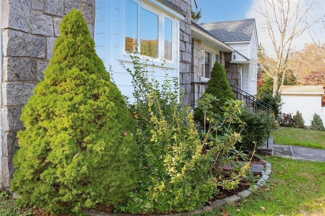 Building Photo - 80 Pines Bridge Rd