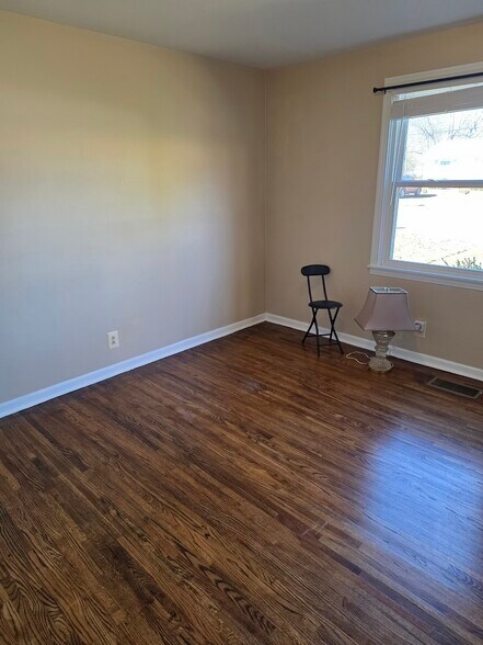 Building Photo - 3009 Sunnyview Dr