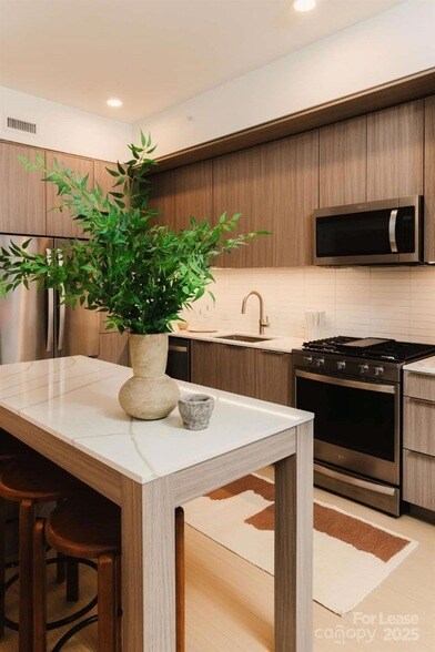 Building Photo - 2161 Hawkins St