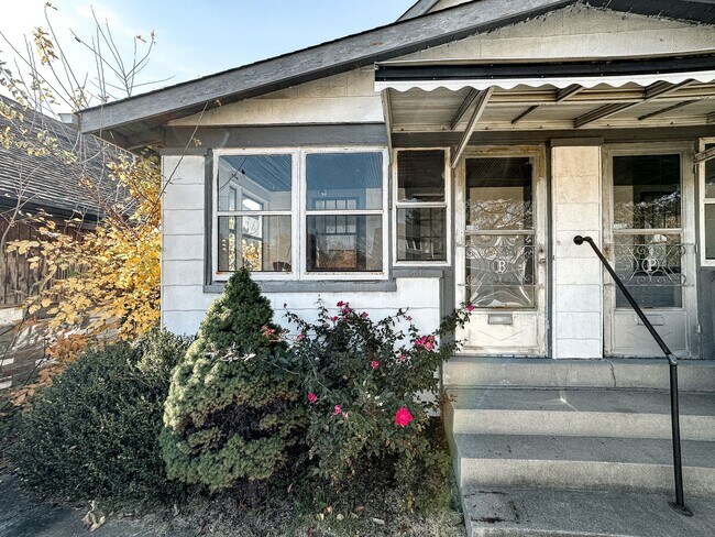 Building Photo - 508-508 Emerson Ave