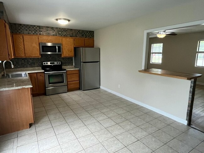 Building Photo - 706 Cottonwood Ct