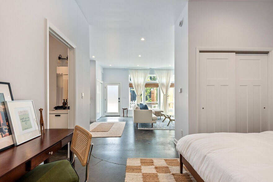 Building Photo - 4451 SE Division St