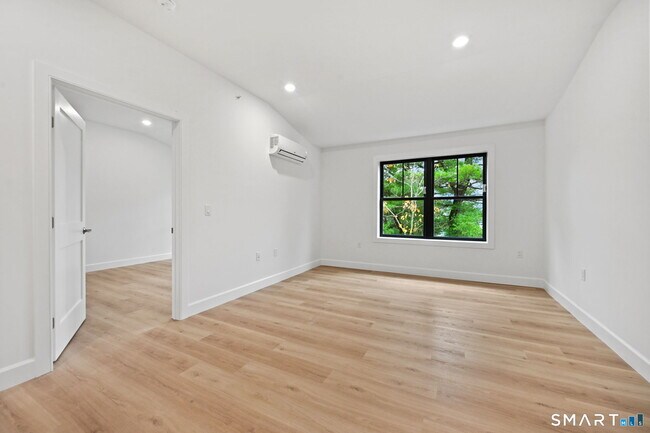 Building Photo - 131 Beach Rd