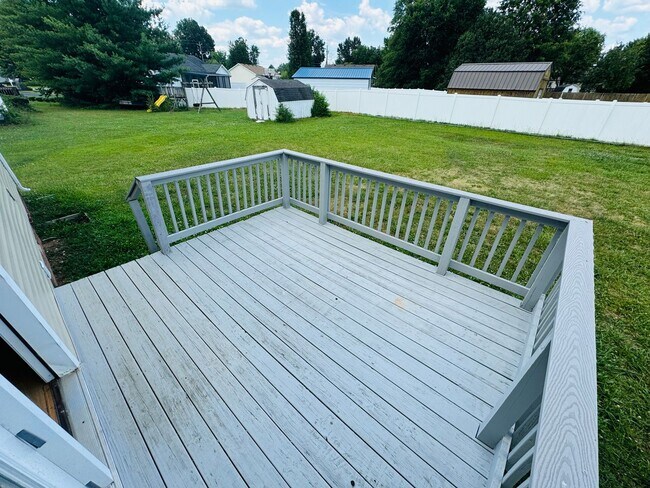Building Photo - For Lease - 3 Bed, 2 Bath, 1400sqft Home i...