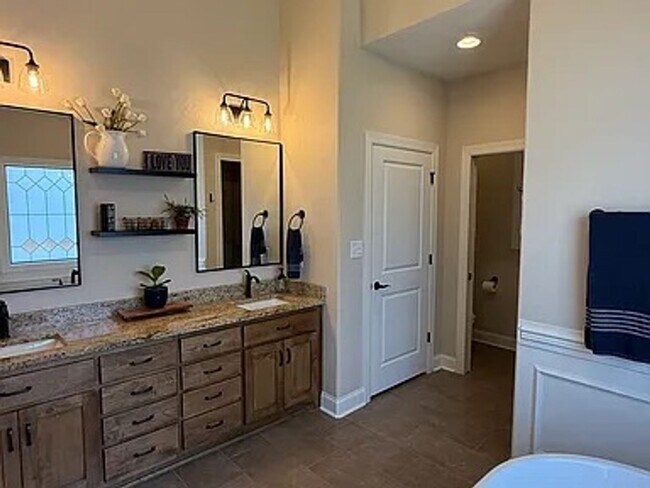 Building Photo - 26316 Woodfield Dr