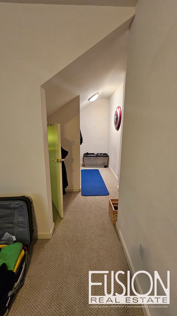 Building Photo - Bright, Modern 3 Bedroom Townhouse in Essex Junction!