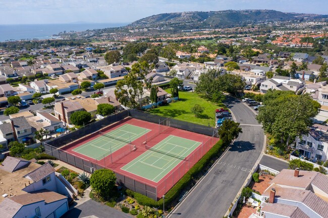 Building Photo - Lantern District 3 Bedroom Home in Gated C...