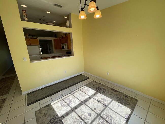 Building Photo - ANNUAL RENTAL - 2ND FLOOR LAKE VIEW 2 BED ...