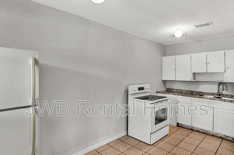 Building Photo - 7213 Ken Knight Dr W