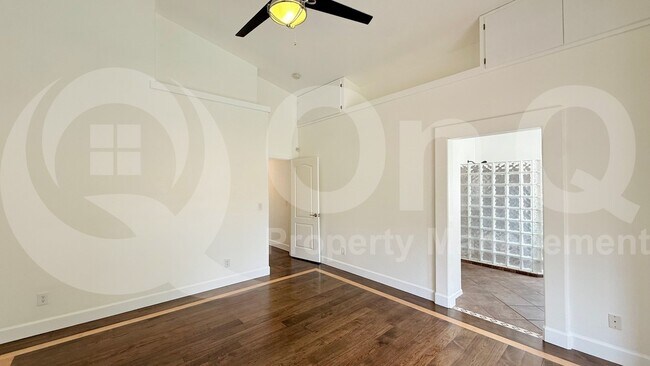 Building Photo - 920 W Breckenridge Ave