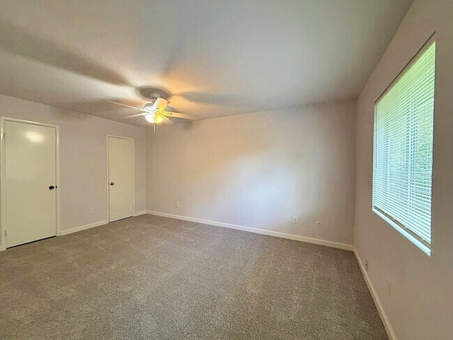 Building Photo - 9221 Vogue Ln