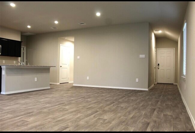 Building Photo - 40643 Creekside Blf Trl