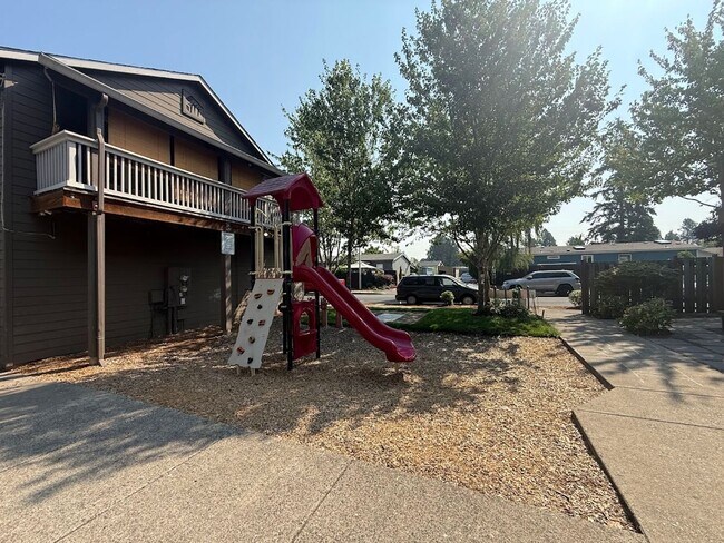 Building Photo - 683 SE 197th Ave