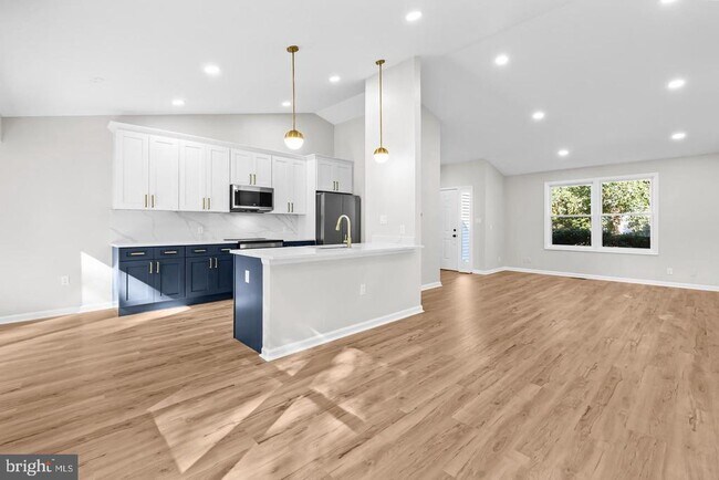 Building Photo - 10290 S Grant Ave