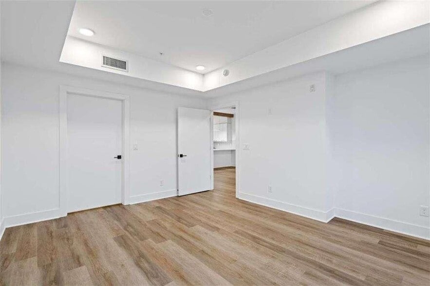 Building Photo - 346 Peters St SW