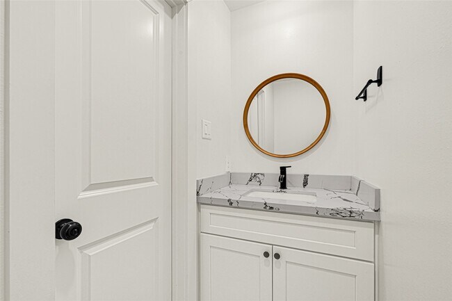 Building Photo - 1405 E 33rd St