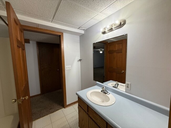 Building Photo - Bloomington 4 Bed 3 Bath SF Home available...