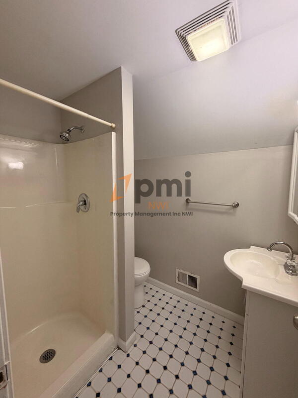 Building Photo - 365 Raven Ct