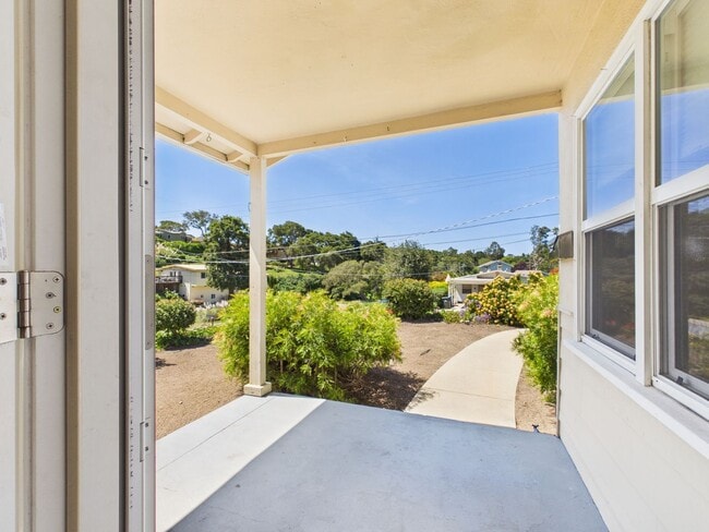 Building Photo - Del Rey Oaks Charmer for Rent