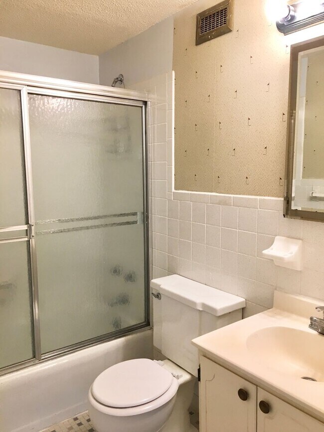 Building Photo - Senate Plaza