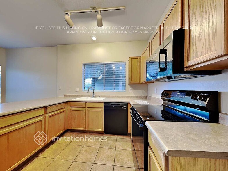 Building Photo - 6347 W Hilton Ave