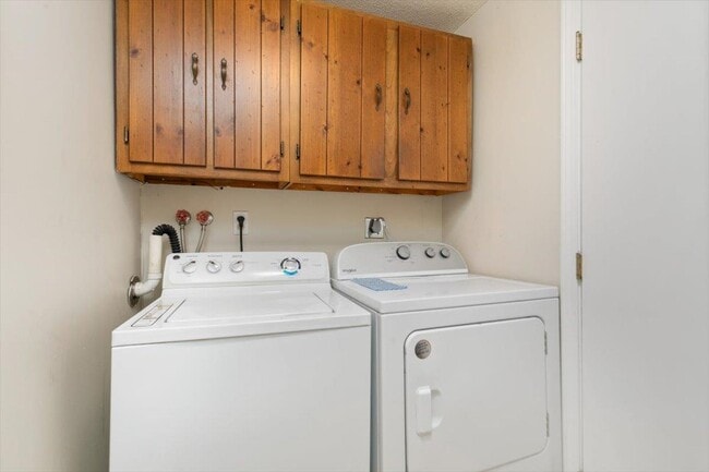 Building Photo - 114 Fieldstone Dr