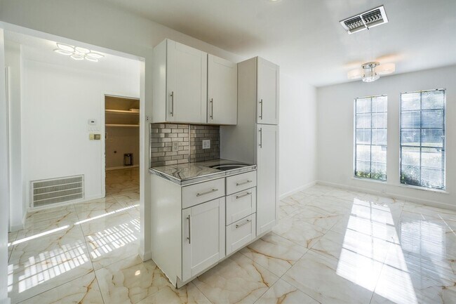 Building Photo - 3203 Golden Willow Dr