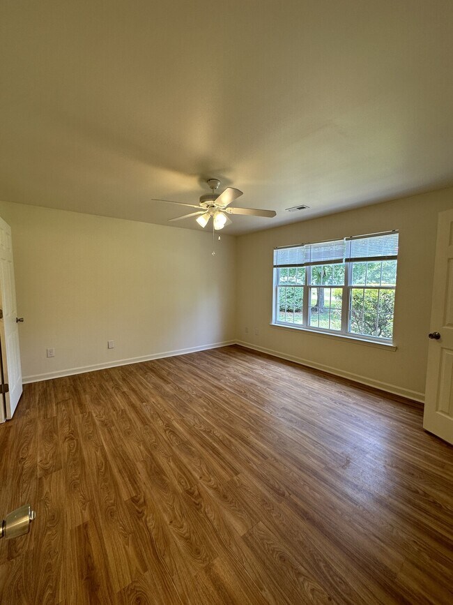 Building Photo - 4406 McClelland Dr