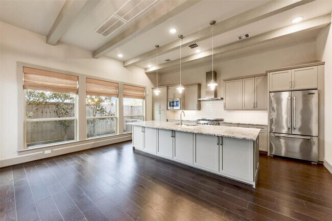 Building Photo - 2635 Fountain Key Blvd