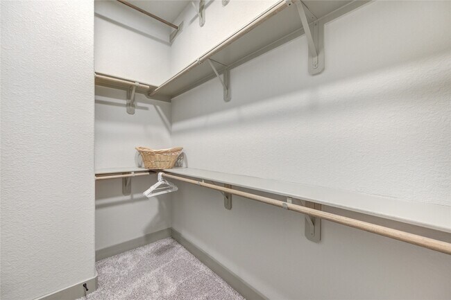 Building Photo - 2402 Bennington St