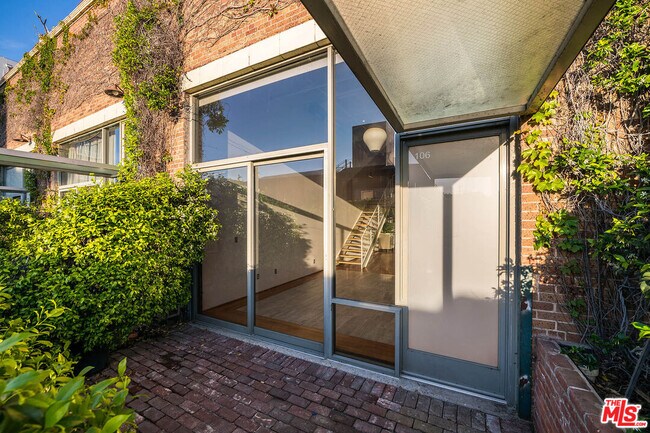 Building Photo - 1850 Industrial St