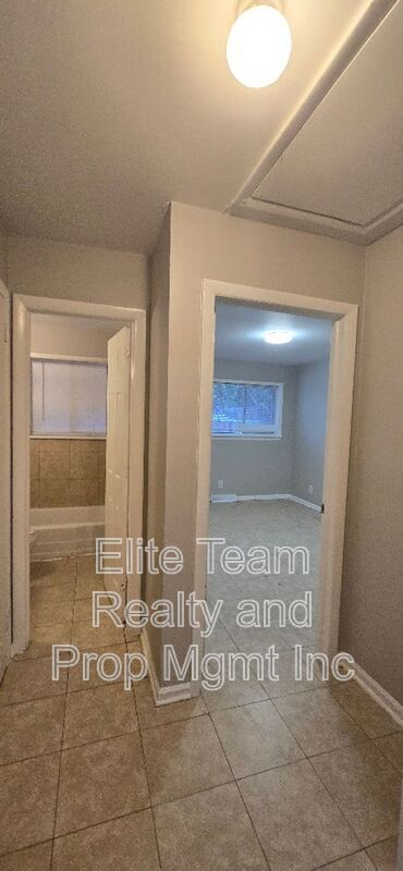 Building Photo - 1803 Darbrook Dr