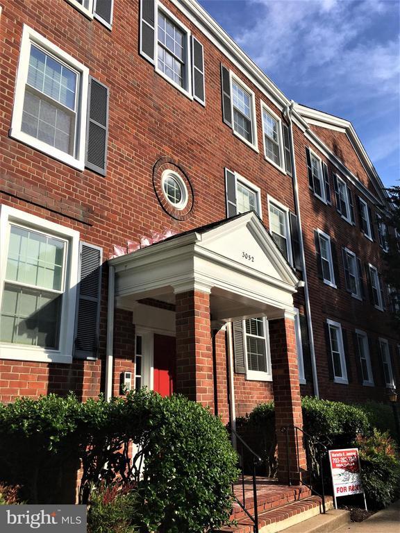 Building Photo - 3052 S Buchanan St