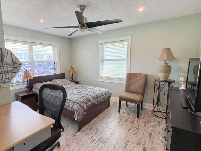 Building Photo - 161 NW 27th Ct