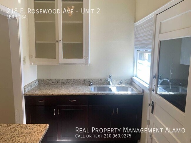 Building Photo - 218 E Rosewood Ave