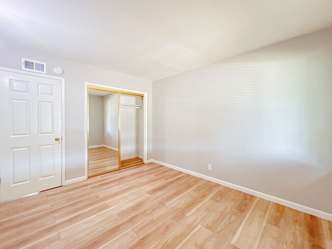 Building Photo - Santa Ana - Gorgeous Interior Remodel 4 be...