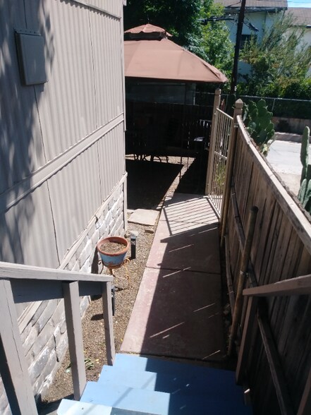 Building Photo - 202 Chisholm Ave