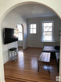 Building Photo - Beautifully Renovated 3-Bedroom with Priva...