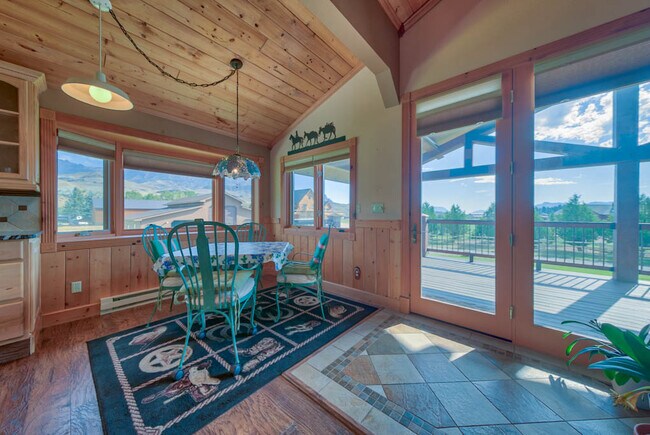 Building Photo - 9 Juniper Ln
