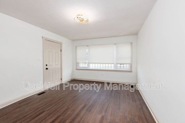 Building Photo - 408 Miles Ave