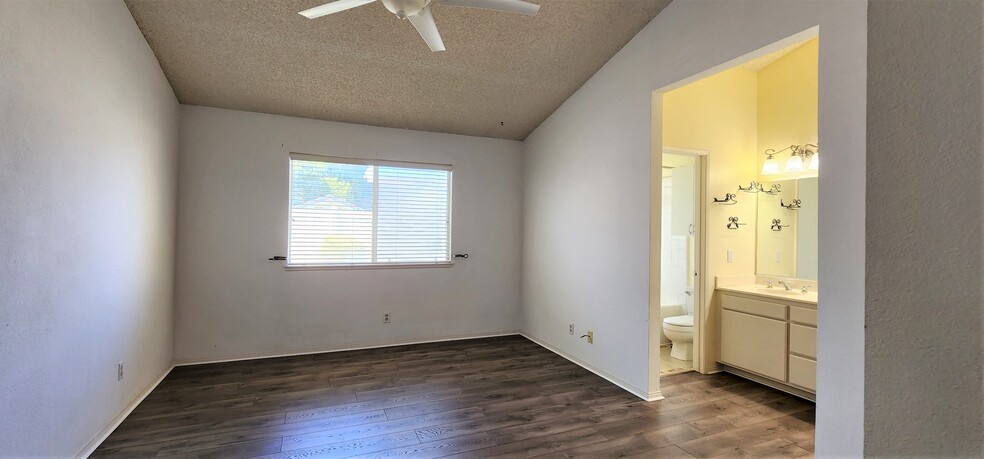 Building Photo - 3219 W Avenue J4