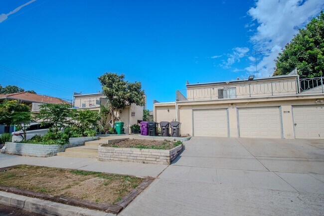 Building Photo - 2617-2619 E 17th St