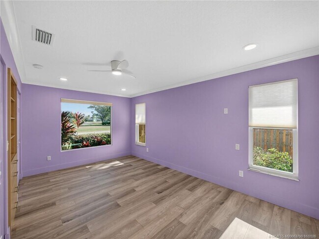 Building Photo - 3055 SE Glasgow Dr