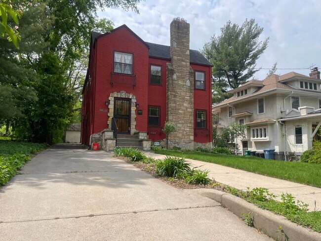 Building Photo - 3015 W 43rd St