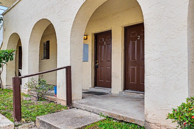 Building Photo - 1557 El Prado Rd