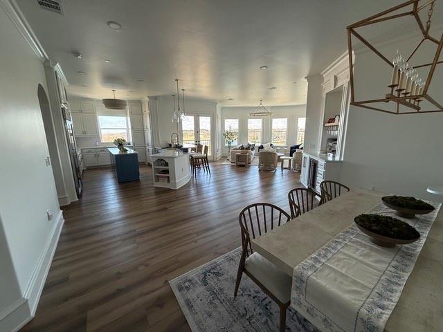 Building Photo - 6675 Mediterranean Dr