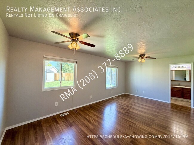 Building Photo - 1442 W Hayfield Ct