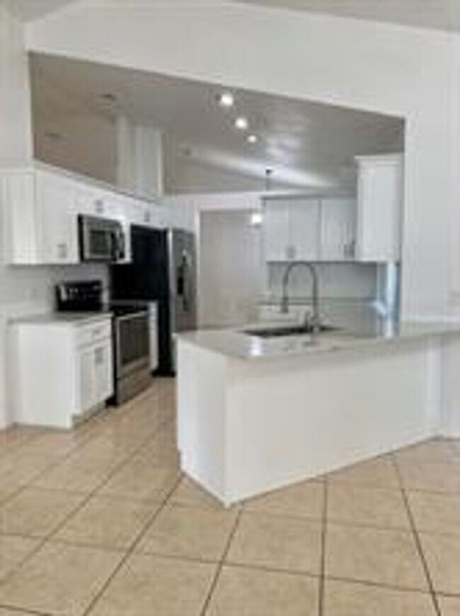 Building Photo - 1551 Ortega Ave