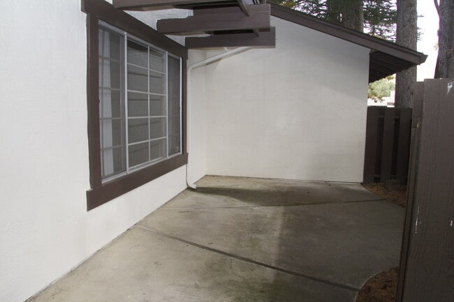 Building Photo - Wonderfull Niles location AC and garage