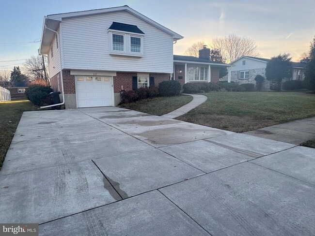 Building Photo - 119 E Padonia Rd